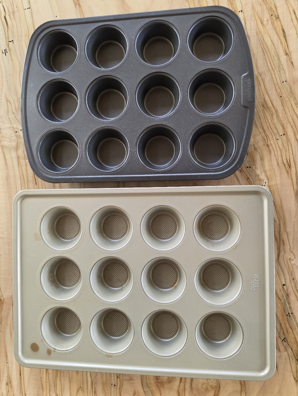 Nonstick Muffin Pan Set of 2 in Gold and Gray - Home Kitchen - EUC